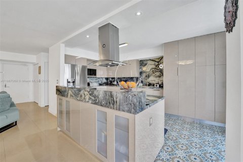 Condominio en venta en Aventura, Florida, 2 dormitorios, 126.81 m2 № 2034338 - foto 3