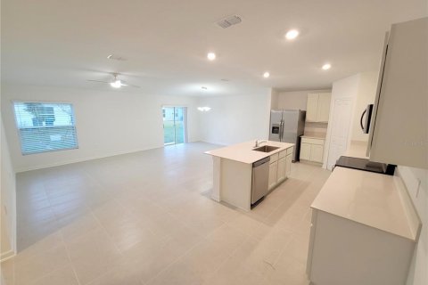 Villa ou maison à vendre à Eagle Lake, Floride: 5 chambres, 201.97 m2 № 2412539 - photo 5