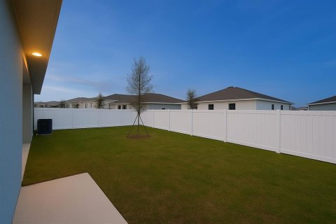 Villa ou maison à vendre à Eagle Lake, Floride: 5 chambres, 201.97 m2 № 2412539 - photo 2