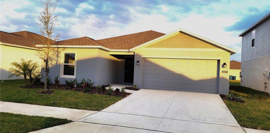 Villa ou maison à Eagle Lake, Floride 5 chambres, 201.97 m2 № 2412539