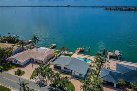 Villa ou maison à louer à Saint Pete Beach, Floride: 3 chambres, 171.87 m2 № 2413413 - photo 2