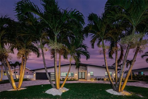Villa ou maison à louer à Saint Pete Beach, Floride: 3 chambres, 171.87 m2 № 2413413 - photo 5