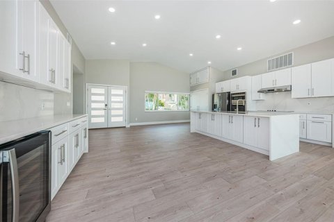 Villa ou maison à louer à Saint Pete Beach, Floride: 3 chambres, 171.87 m2 № 2413413 - photo 14