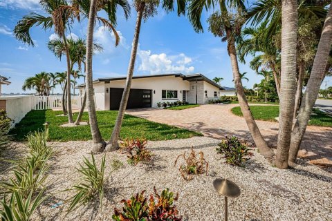Villa ou maison à louer à Saint Pete Beach, Floride: 3 chambres, 171.87 m2 № 2413413 - photo 6