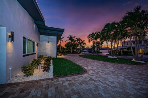Villa ou maison à louer à Saint Pete Beach, Floride: 3 chambres, 171.87 m2 № 2413413 - photo 9