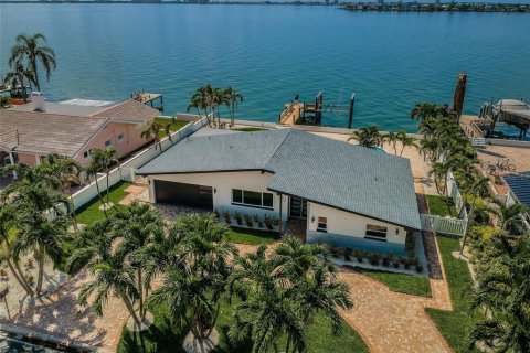 Villa ou maison à Saint Pete Beach, Floride 3 chambres, 171.87 m2 № 2413413