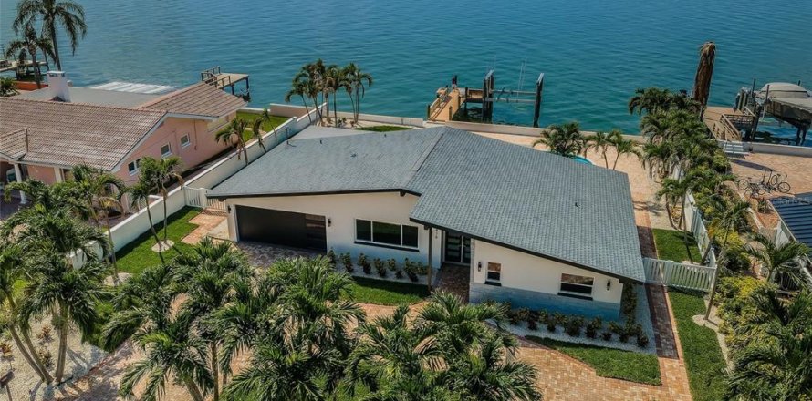 Villa ou maison à Saint Pete Beach, Floride 3 chambres, 171.87 m2 № 2413413
