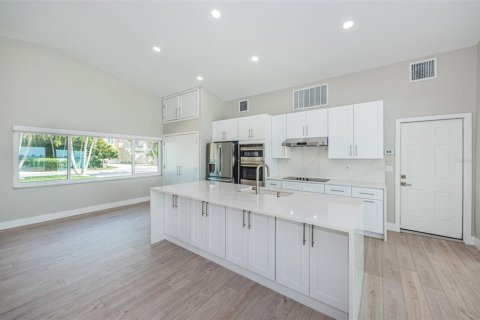 Villa ou maison à louer à Saint Pete Beach, Floride: 3 chambres, 171.87 m2 № 2413413 - photo 13