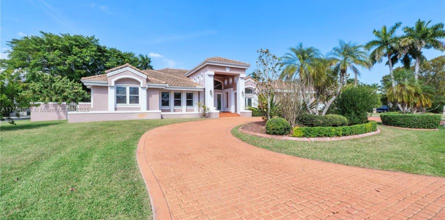 Casa en Palmetto Bay, Florida 5 dormitorios, 363.43 m2 № 1731834
