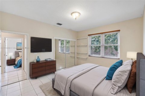Casa en venta en Palmetto Bay, Florida, 5 dormitorios, 363.43 m2 № 1731834 - foto 19