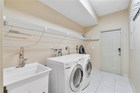 Casa en venta en Palmetto Bay, Florida, 5 dormitorios, 363.43 m2 № 1731834 - foto 29