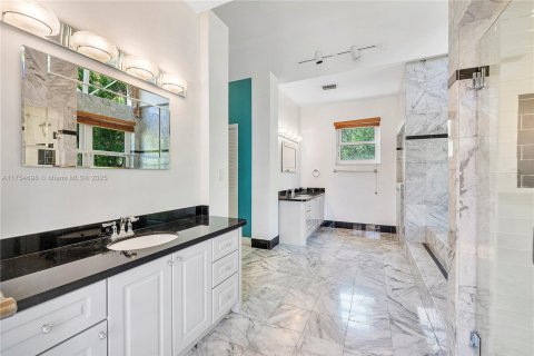 Casa en venta en Palmetto Bay, Florida, 5 dormitorios, 363.43 m2 № 1731834 - foto 23