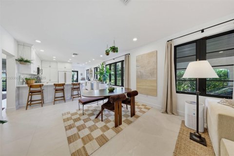 Villa ou maison à louer à Coral Gables, Floride: 3 chambres, 174.84 m2 № 2422242 - photo 7