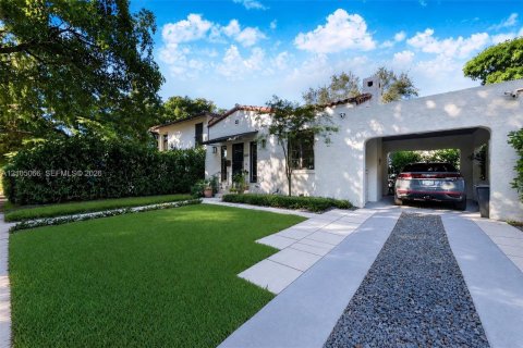 Villa ou maison à louer à Coral Gables, Floride: 3 chambres, 174.84 m2 № 2422242 - photo 2