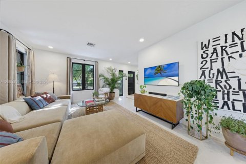Villa ou maison à louer à Coral Gables, Floride: 3 chambres, 174.84 m2 № 2422242 - photo 5