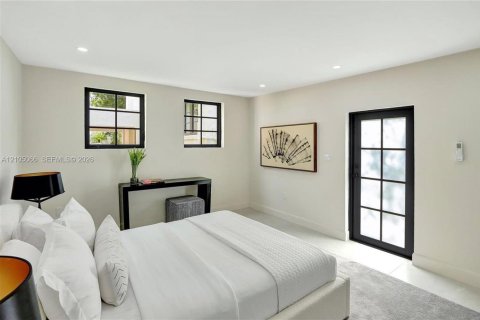 Villa ou maison à louer à Coral Gables, Floride: 3 chambres, 174.84 m2 № 2422242 - photo 17