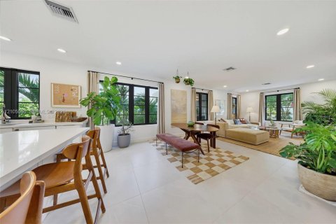 Villa ou maison à louer à Coral Gables, Floride: 3 chambres, 174.84 m2 № 2422242 - photo 6