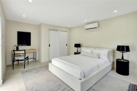 Villa ou maison à louer à Coral Gables, Floride: 3 chambres, 174.84 m2 № 2422242 - photo 16