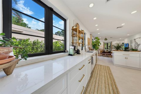Villa ou maison à louer à Coral Gables, Floride: 3 chambres, 174.84 m2 № 2422242 - photo 10