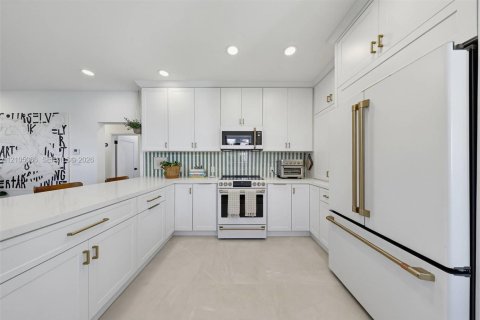 Villa ou maison à louer à Coral Gables, Floride: 3 chambres, 174.84 m2 № 2422242 - photo 9