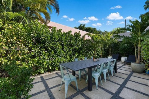 Villa ou maison à louer à Coral Gables, Floride: 3 chambres, 174.84 m2 № 2422242 - photo 18