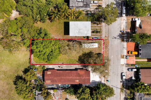 Commercial property in Miami, Florida № 1867705 - photo 8