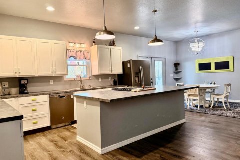 House in Okeechobee, Florida 3 bedrooms, 312.52 sq.m. № 2182773 - photo 12
