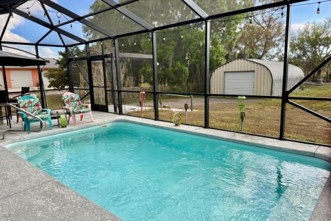 House in Okeechobee, Florida 3 bedrooms, 312.52 sq.m. № 2182773 - photo 4