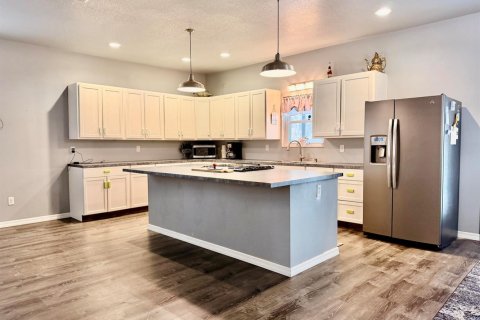 House in Okeechobee, Florida 3 bedrooms, 312.52 sq.m. № 2182773 - photo 11