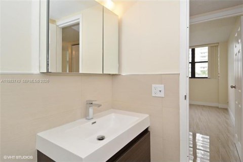 Condominio en venta en Hallandale Beach, Florida, 3 dormitorios, 126.35 m2 № 2049463 - foto 14
