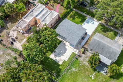 Купить виллу или дом в Уэст-Палм-Бич, Флорида 3 спальни, 79.52м2, № 1224692 - фото 1