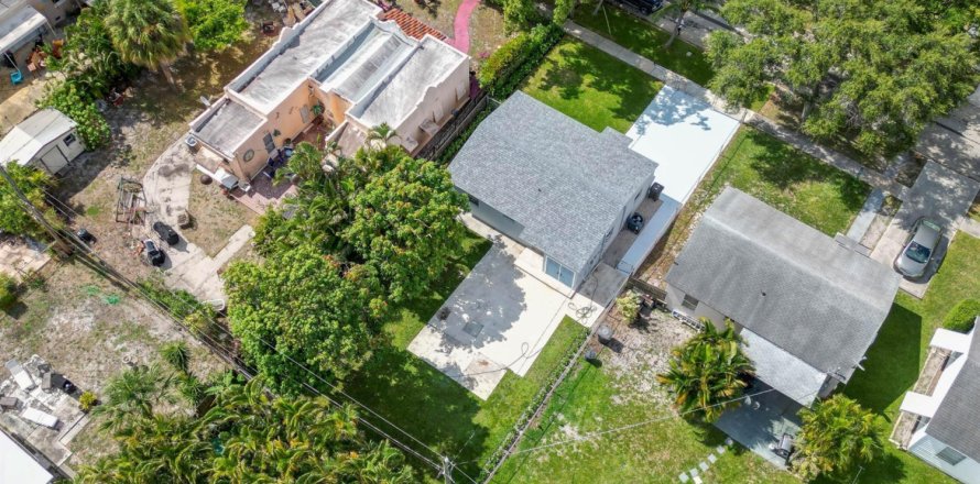 Casa en West Palm Beach, Florida 3 dormitorios, 79.52 m2 № 1224692