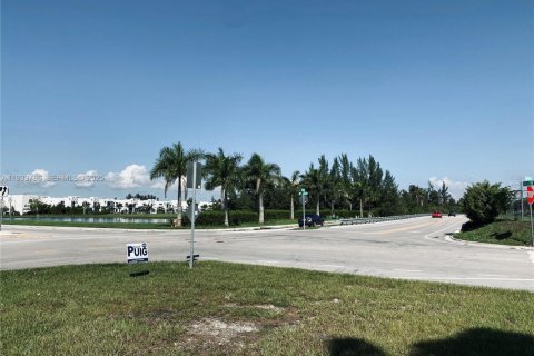 Propiedad comercial en venta en Doral, Florida № 1992106 - foto 9
