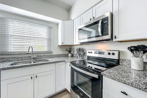 House in Orlando, Florida 3 bedrooms, 139.17 sq.m. № 1884604 - photo 4