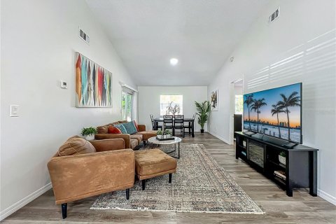 House in Orlando, Florida 3 bedrooms, 139.17 sq.m. № 1884604 - photo 5