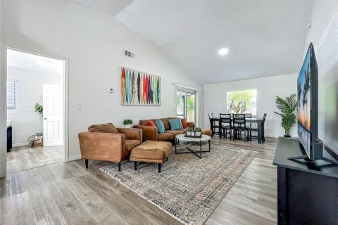House in Orlando, Florida 3 bedrooms, 139.17 sq.m. № 1884604 - photo 9