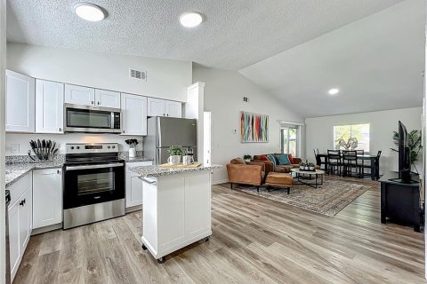 House in Orlando, Florida 3 bedrooms, 139.17 sq.m. № 1884604 - photo 2
