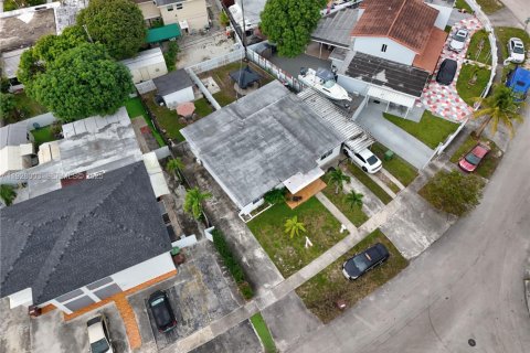 Villa ou maison à vendre à Hialeah, Floride: 2 chambres, 159.42 m2 № 1988525 - photo 7