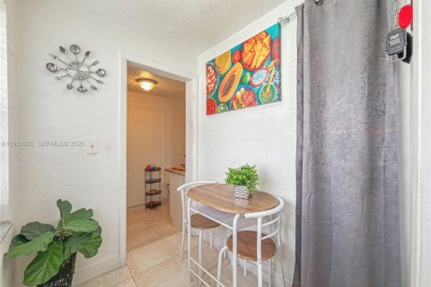 Casa en venta en Hialeah, Florida, 3 dormitorios, 159.42 m2 № 1988525 - foto 21