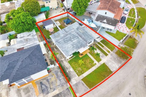 Villa ou maison à vendre à Hialeah, Floride: 2 chambres, 159.42 m2 № 1988525 - photo 8