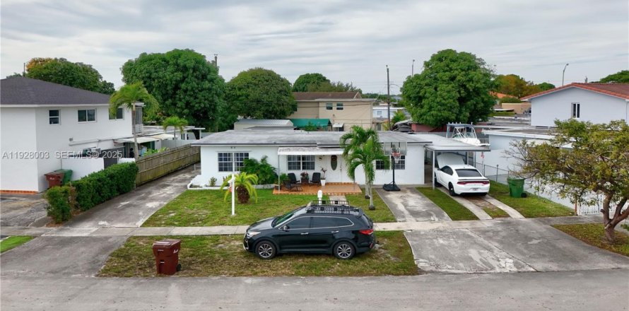 Villa ou maison à Hialeah, Floride 2 chambres, 159.42 m2 № 1988525