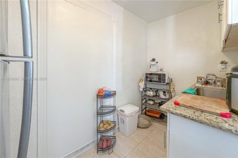 Casa en venta en Hialeah, Florida, 3 dormitorios, 159.42 m2 № 1988525 - foto 22