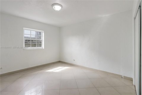 Casa en venta en Hialeah, Florida, 3 dormitorios, 159.42 m2 № 1988525 - foto 11