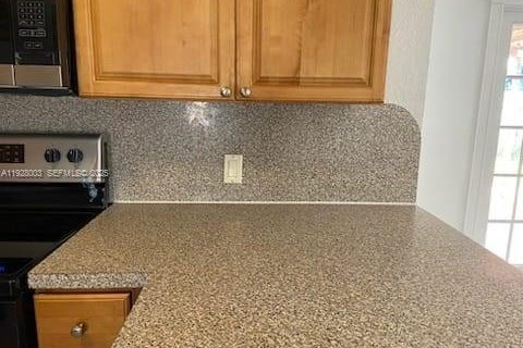 Villa ou maison à vendre à Hialeah, Floride: 2 chambres, 159.42 m2 № 1988525 - photo 4