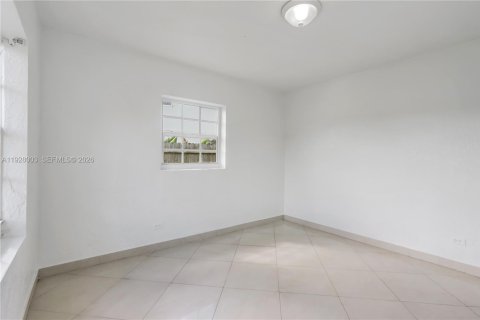 Casa en venta en Hialeah, Florida, 3 dormitorios, 159.42 m2 № 1988525 - foto 10