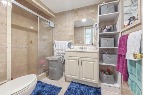 Casa en venta en Hialeah, Florida, 3 dormitorios, 159.42 m2 № 1988525 - foto 20