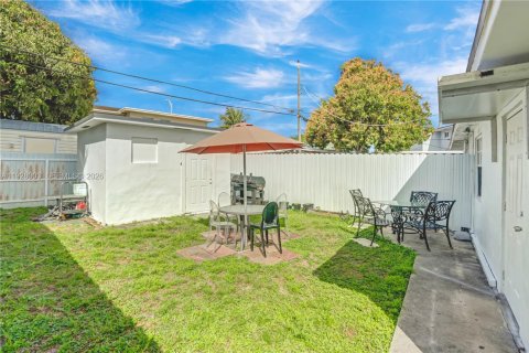 Casa en venta en Hialeah, Florida, 3 dormitorios, 159.42 m2 № 1988525 - foto 13