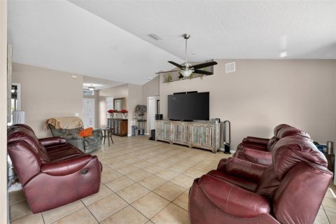 House in Saint Lucie, Florida 4 bedrooms, 197.97 sq.m. № 2144710 - photo 8