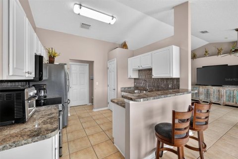 House in Saint Lucie, Florida 4 bedrooms, 197.97 sq.m. № 2144710 - photo 12