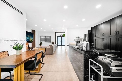 Купить виллу или дом в Майами, Флорида 4 спальни, 111.48м2, № 1949748 - фото 3